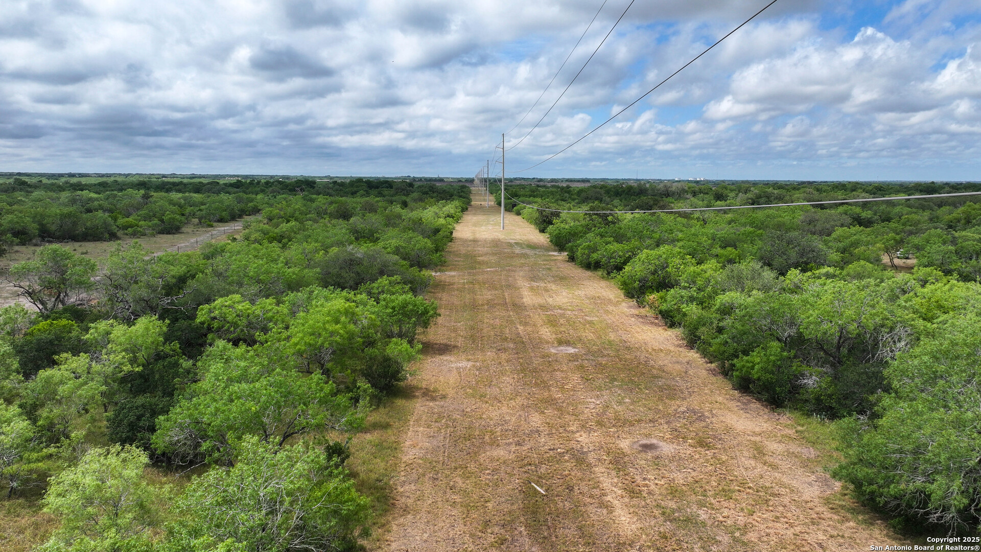 001 County Road 266 Gillett TX 78116