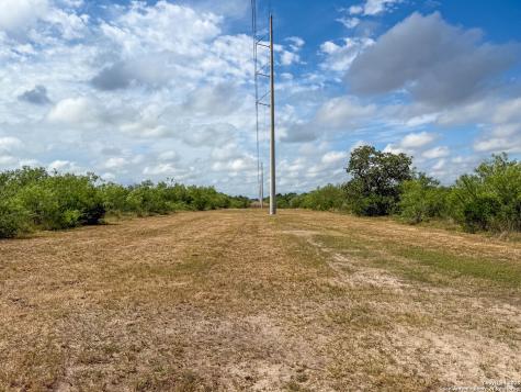 001 County Road 266 Gillett TX 78116