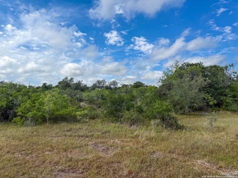 001 County Road 266 Gillett TX 78116
