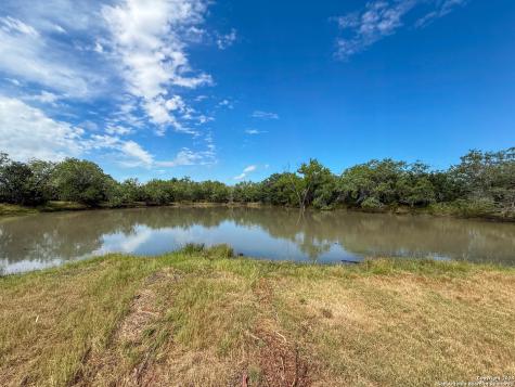 001 County Road 266 Gillett TX 78116