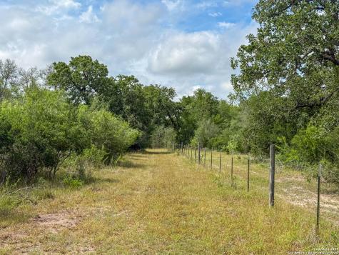 001 County Road 266 Gillett TX 78116