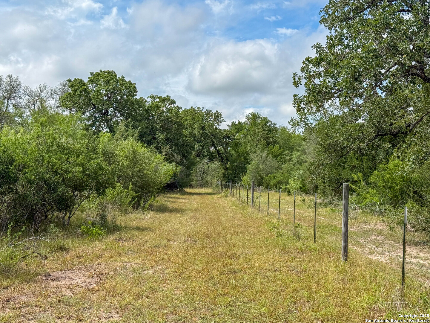 001 County Road 266 Gillett TX 78116
