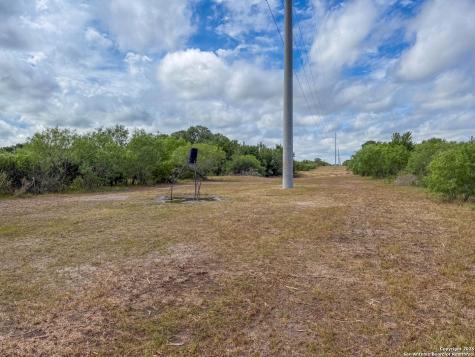 001 County Road 266 Gillett TX 78116