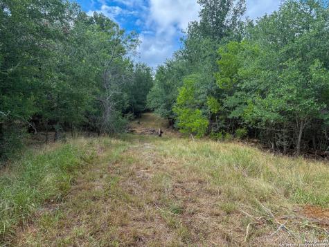 001 County Road 266 Gillett TX 78116