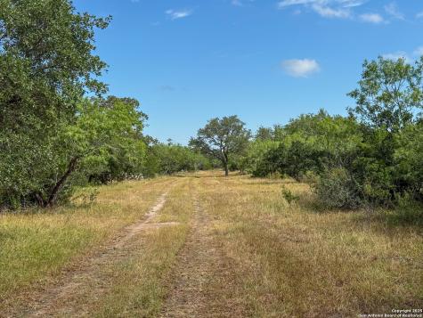 001 County Road 266 Gillett TX 78116