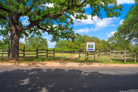 1114 Meadowlark Drive Fredericksburg TX 78624