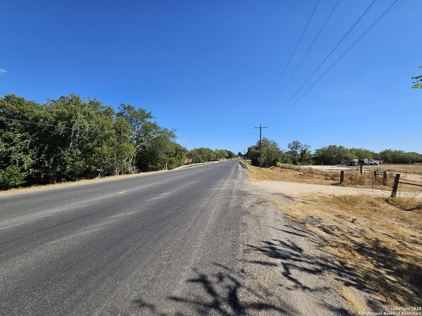 2026 3rd Floresville TX 78114