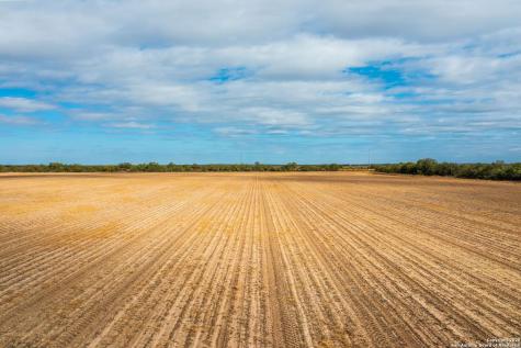 Cr 4013 Cr 4017 W La Pryor TX 78829