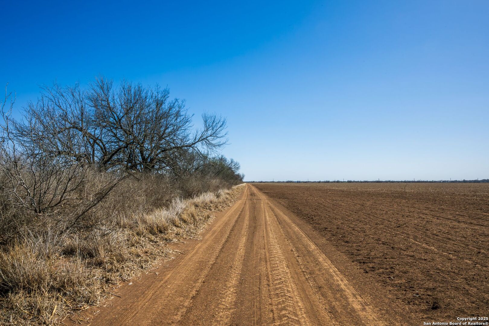 Cr 4013 Cr 4017 W La Pryor TX 78829