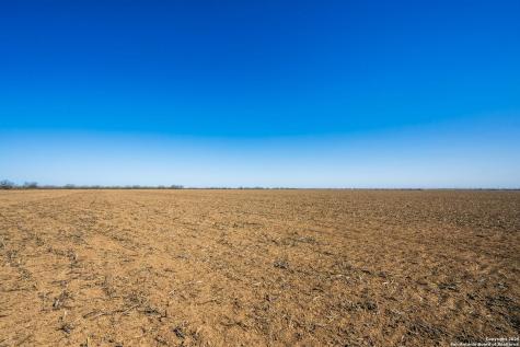 Cr 4013 Cr 4017 W La Pryor TX 78829