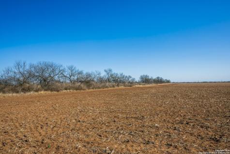 Cr 4013 Cr 4017 W La Pryor TX 78829