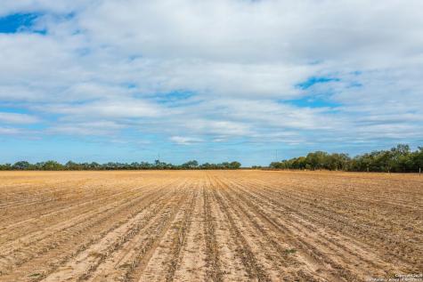 Cr 4013 Cr 4017 W La Pryor TX 78829