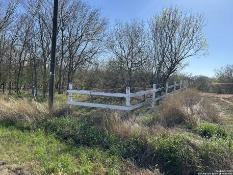 4790 Blackhill Floresville TX 78114