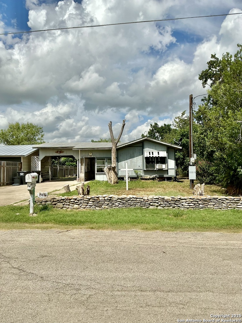 19615 Oil Street Somerset TX 78069