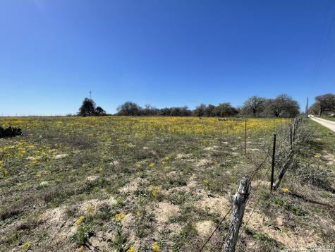 8765 Us Highway 87 W La Vernia TX 78121
