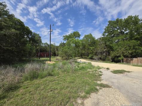 555 Iroquois Trail Bandera TX 78003
