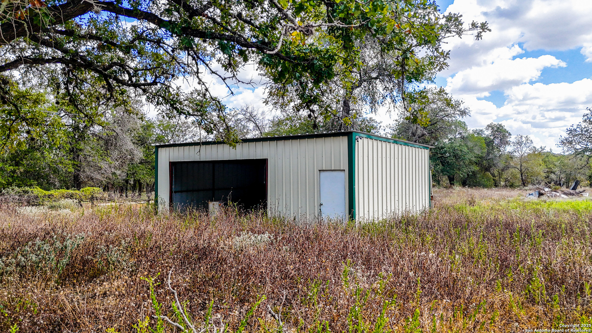 141 Oak Hill La Vernia TX 78121