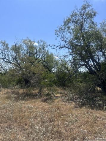 6032 County Road 405 Floresville TX 78114