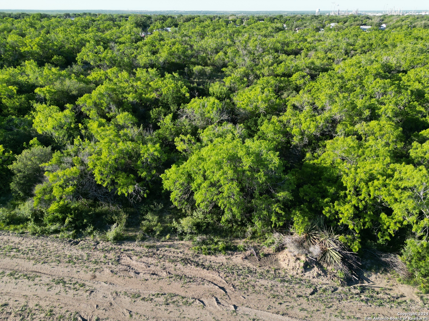 750 Cr 200 Three Rivers TX 78071