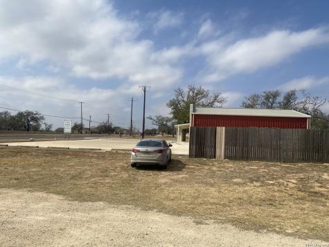 1790 W Goodwin Pleasanton TX 78064