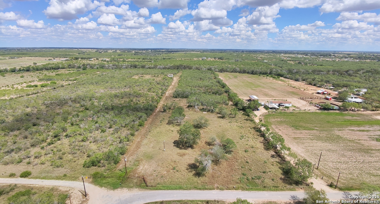299/115 Cr 779 Devine TX 78016