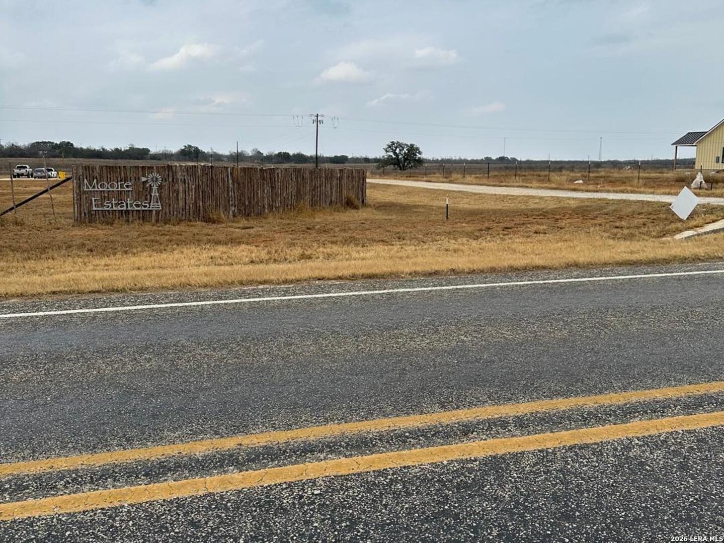 000 E Fm 462 Moore TX 78057