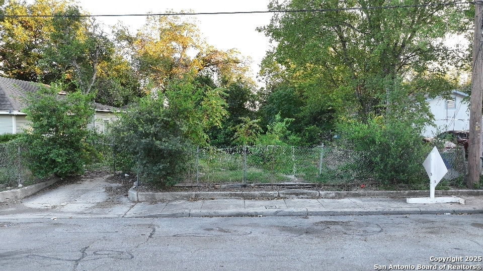 1318 Essex San Antonio TX 78210