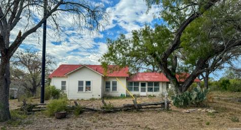 153 County Road 312 George West TX 78022