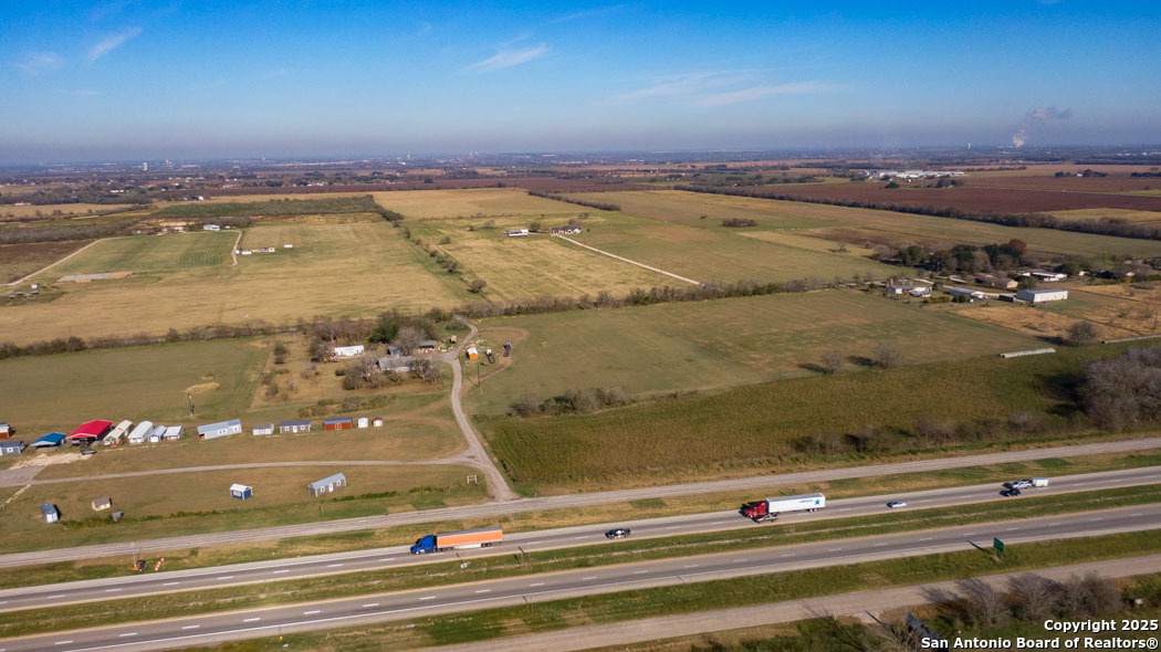 2464 Bolton Marion TX 78124