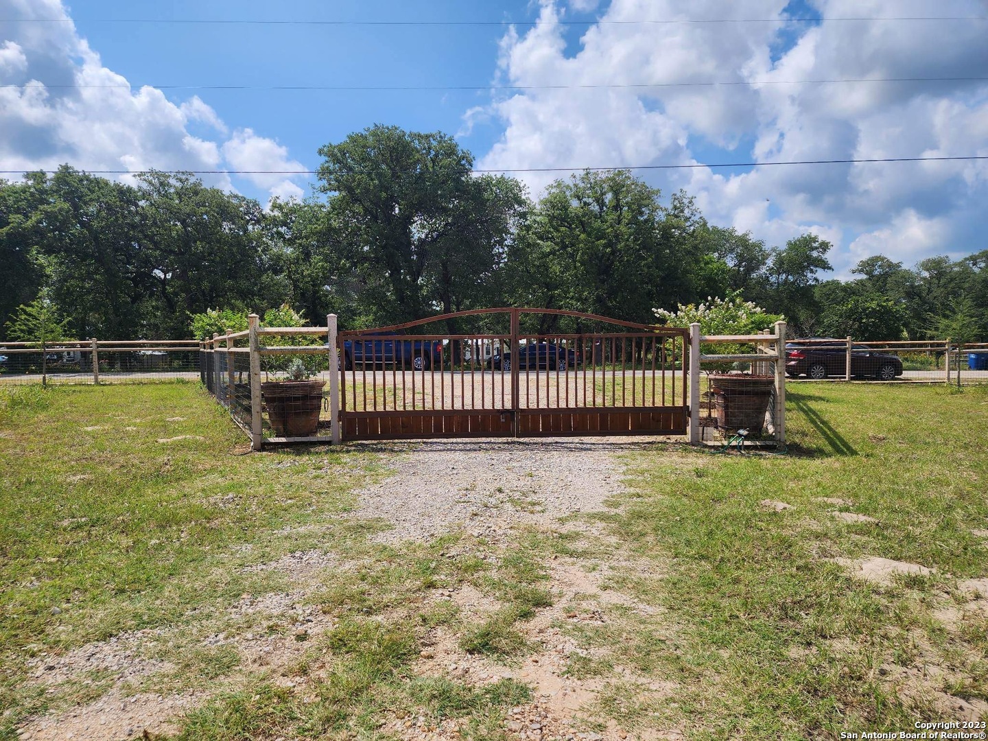1208 County Road 317 La Vernia TX 78121