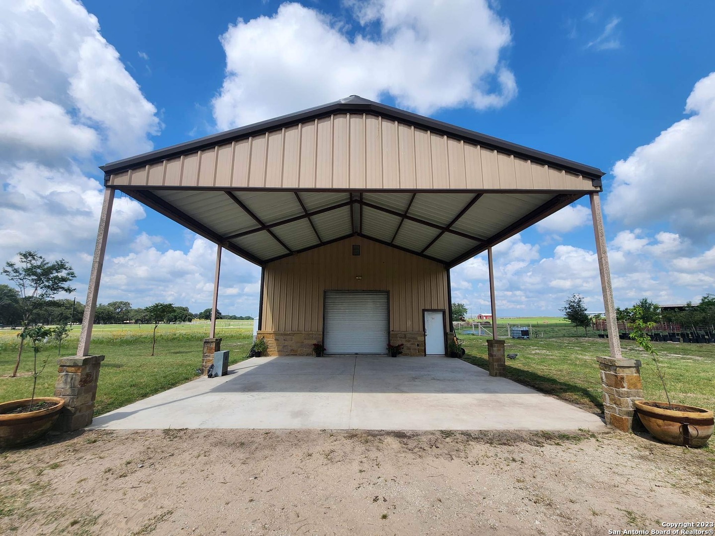 1208 County Road 317 La Vernia TX 78121