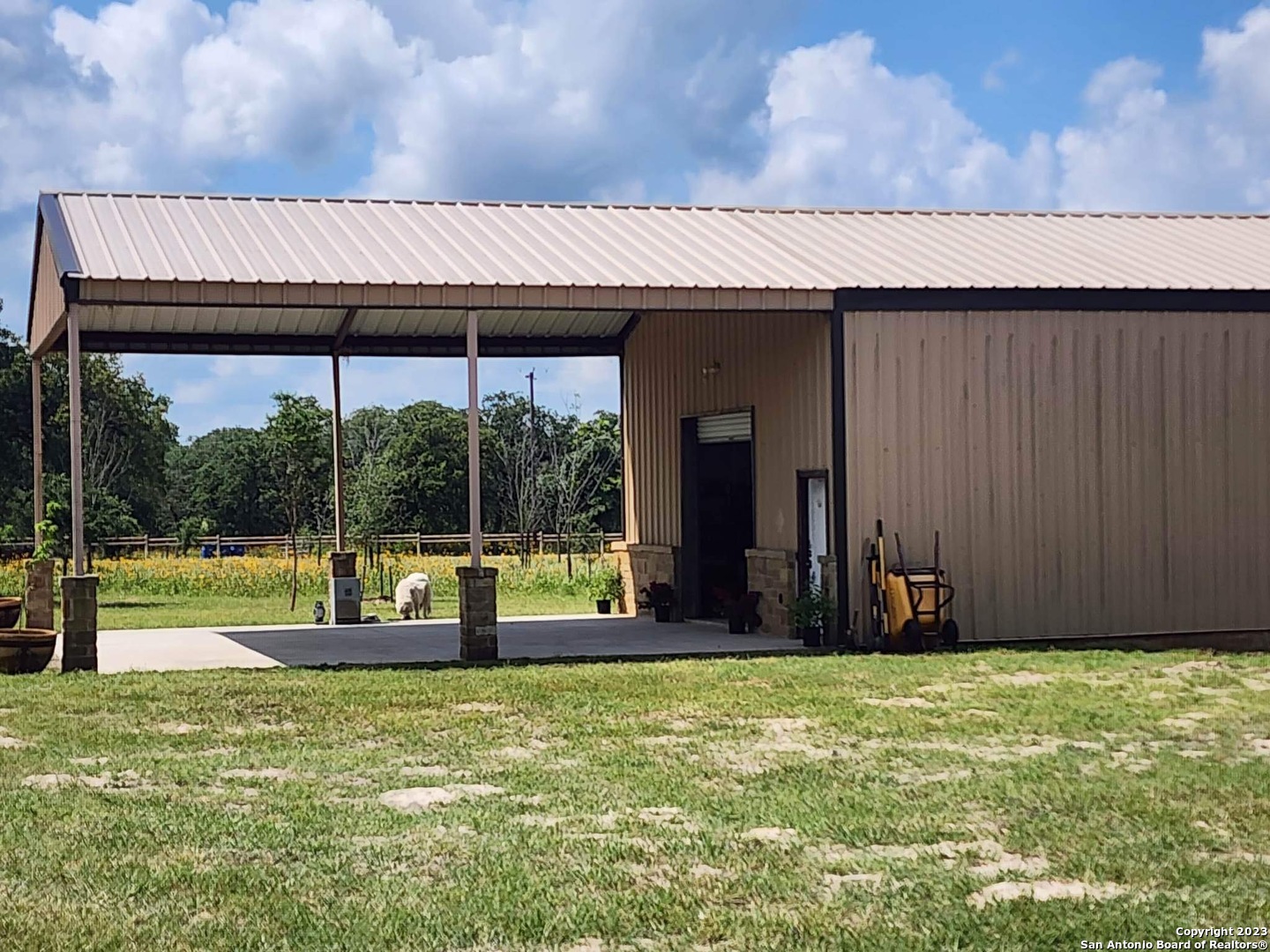 1208 County Road 317 La Vernia TX 78121