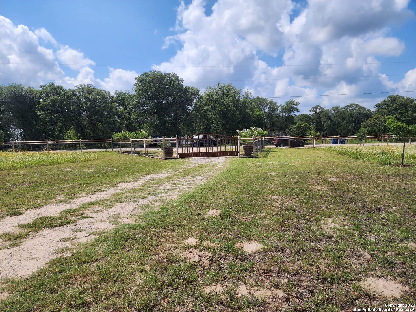 1208 County Road 317 La Vernia TX 78121