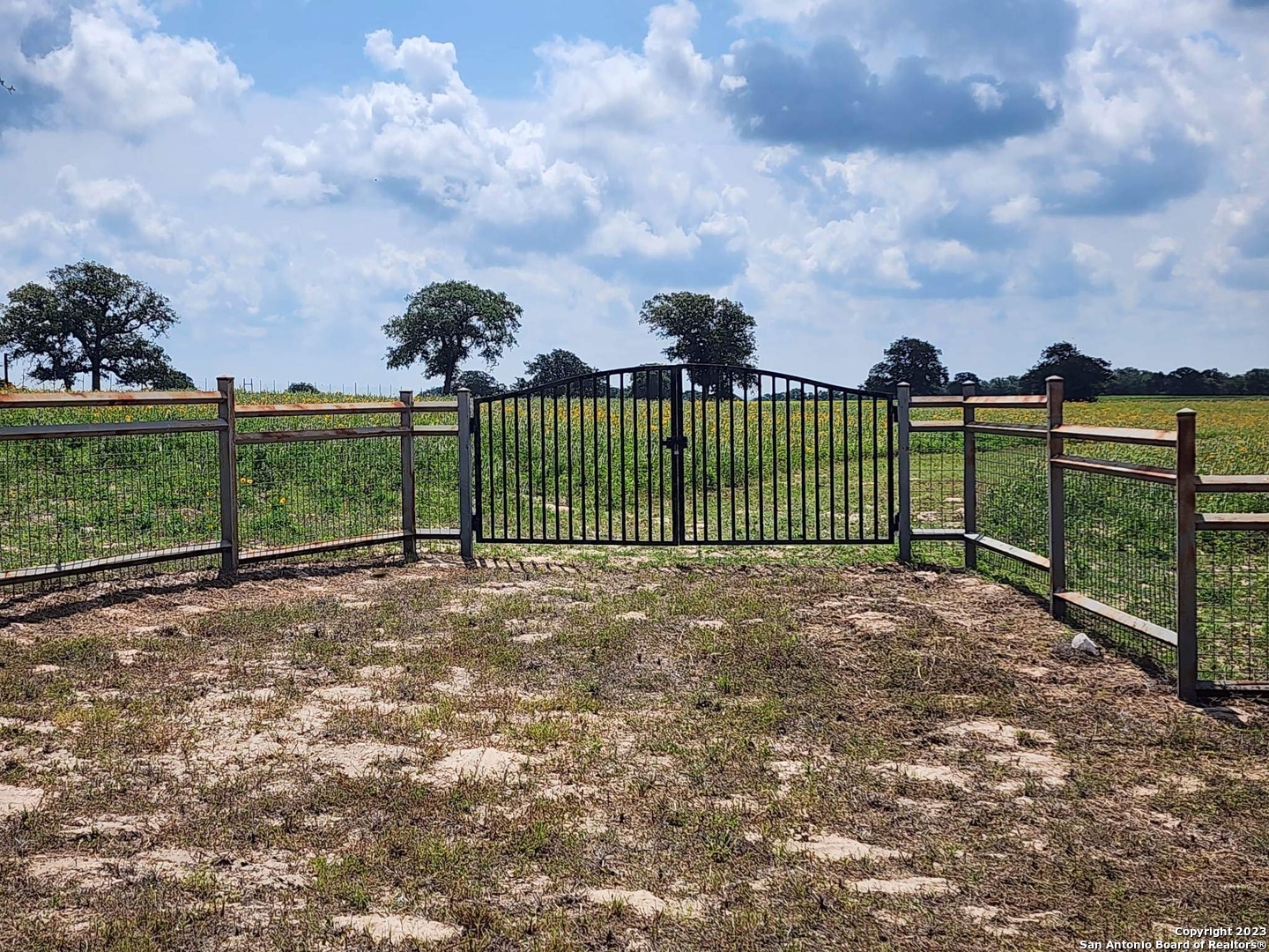 1208 County Road 317 La Vernia TX 78121