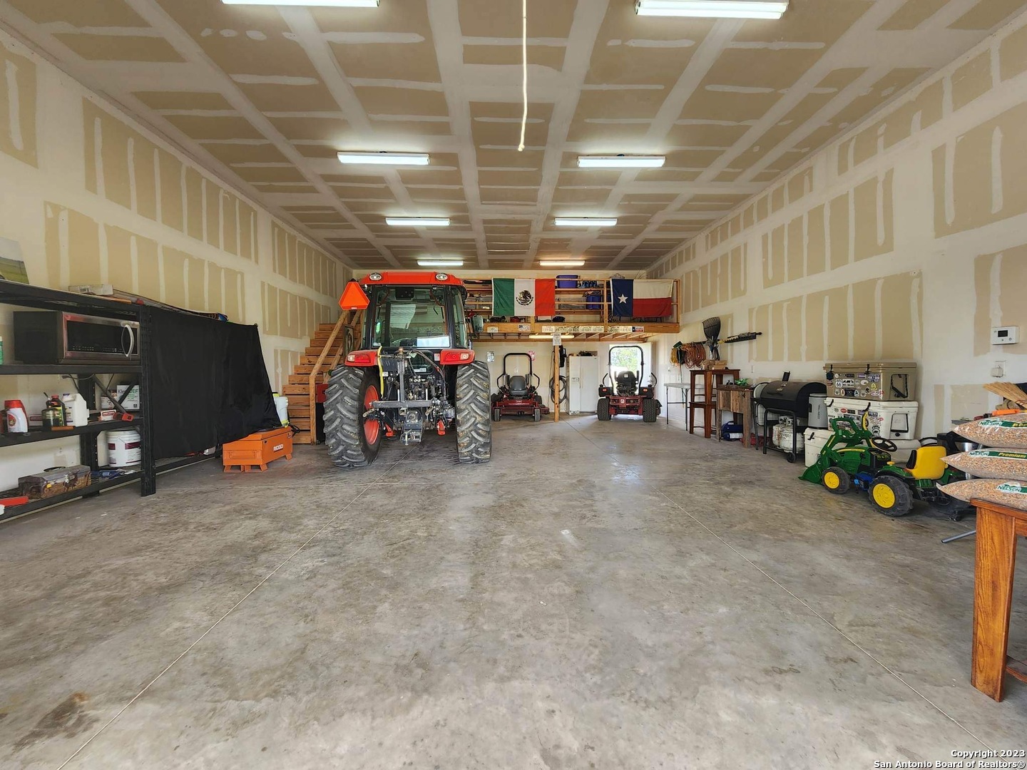 1208 County Road 317 La Vernia TX 78121