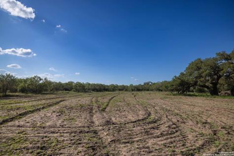 444 County Road 748 Yancey TX 78886
