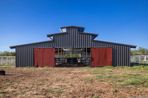 444 County Road 748 Yancey TX 78886