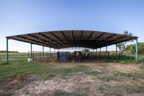 444 County Road 748 Yancey TX 78886