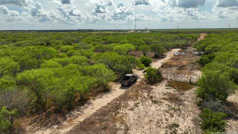 10+/- Acres Cr 152 Kenedy TX 78119
