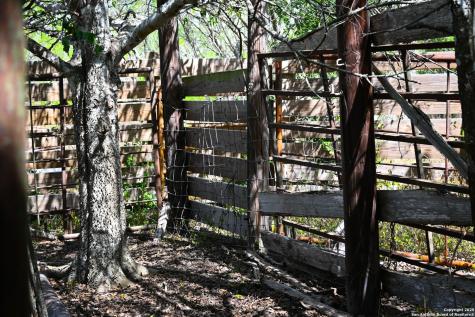 10+/- Acres Cr 152 Kenedy TX 78119