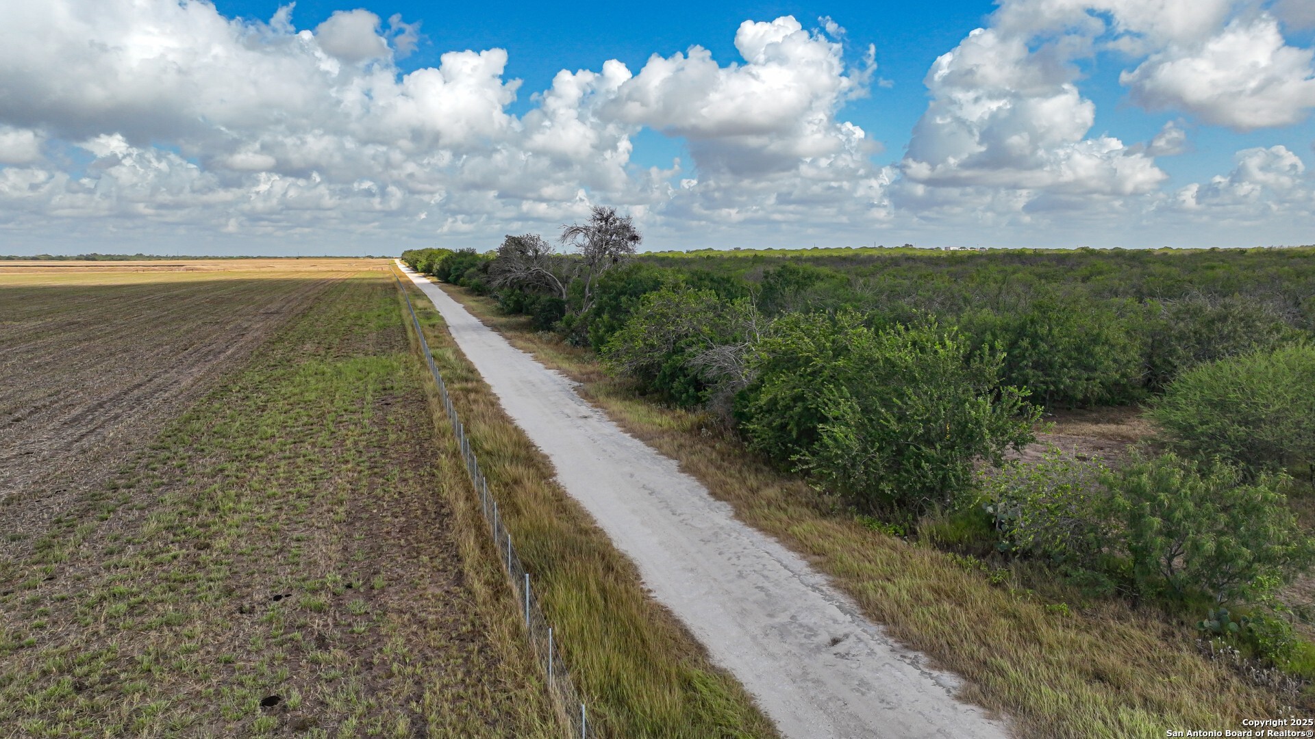 10+/- Acres Cr 152 Kenedy TX 78119