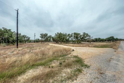 801 Grand Oaks Hondo TX 78861