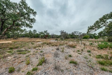 801 Grand Oaks Hondo TX 78861