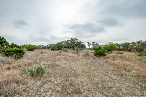 801 Grand Oaks Hondo TX 78861