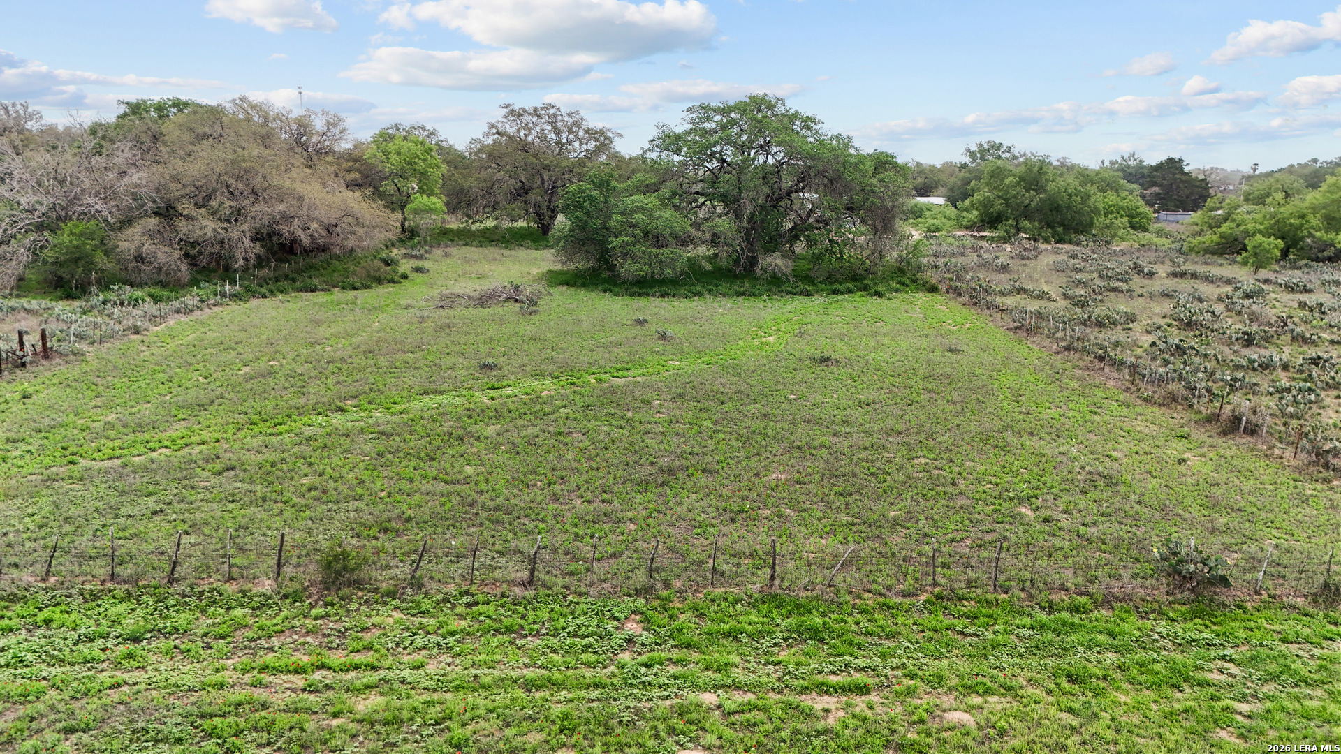 00 N Windy Knoll Devine TX 78016