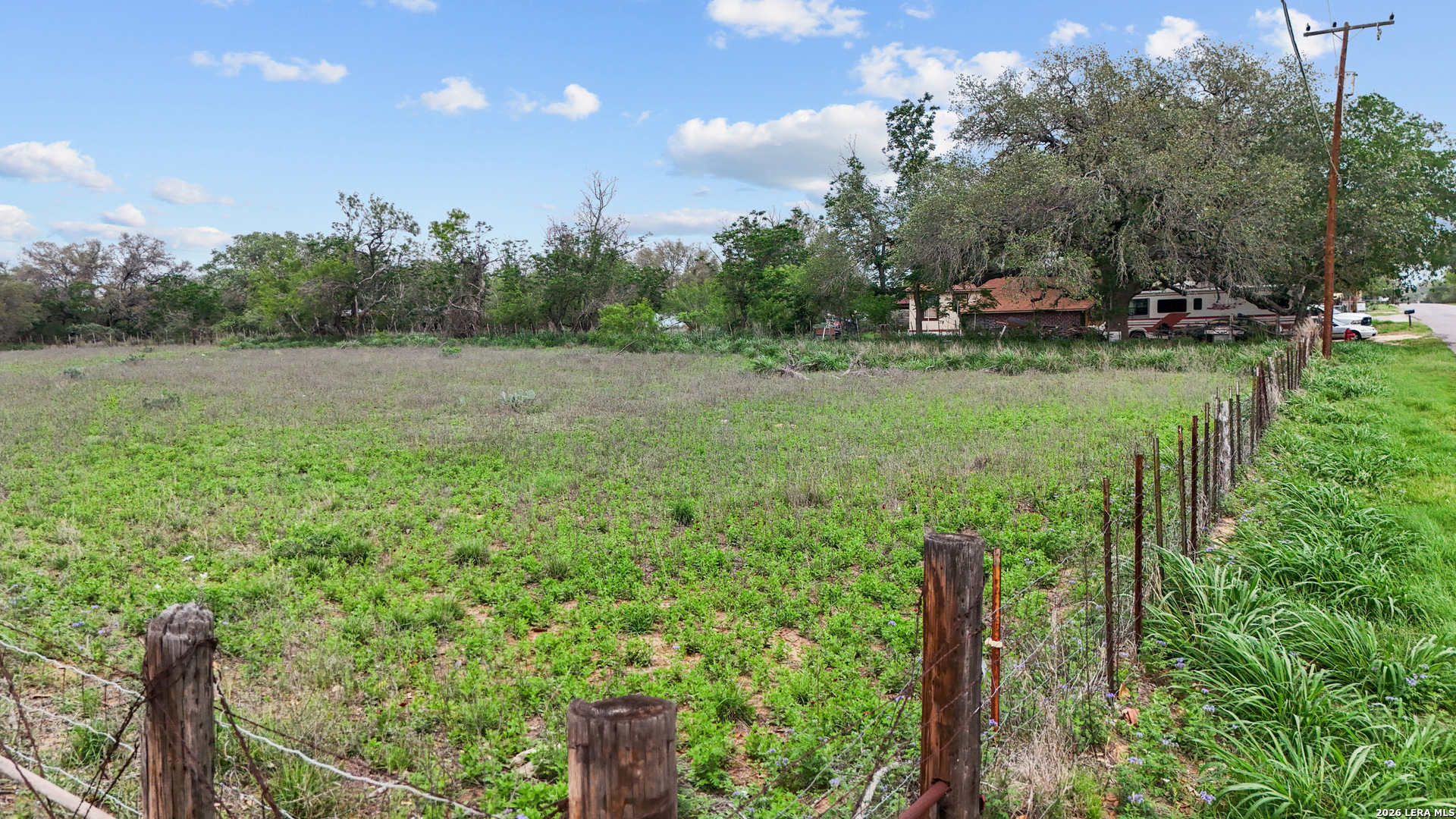 00 N Windy Knoll Devine TX 78016