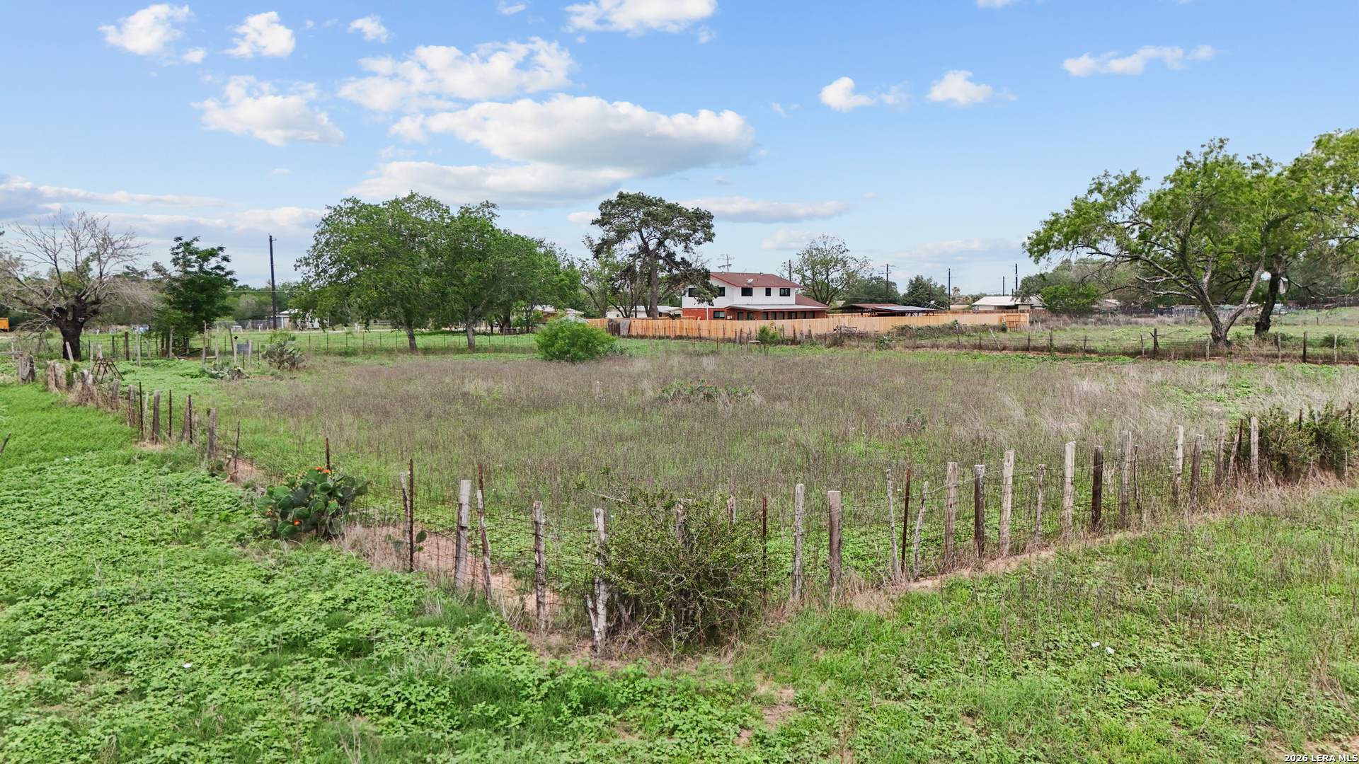 00 N Windy Knoll Devine TX 78016