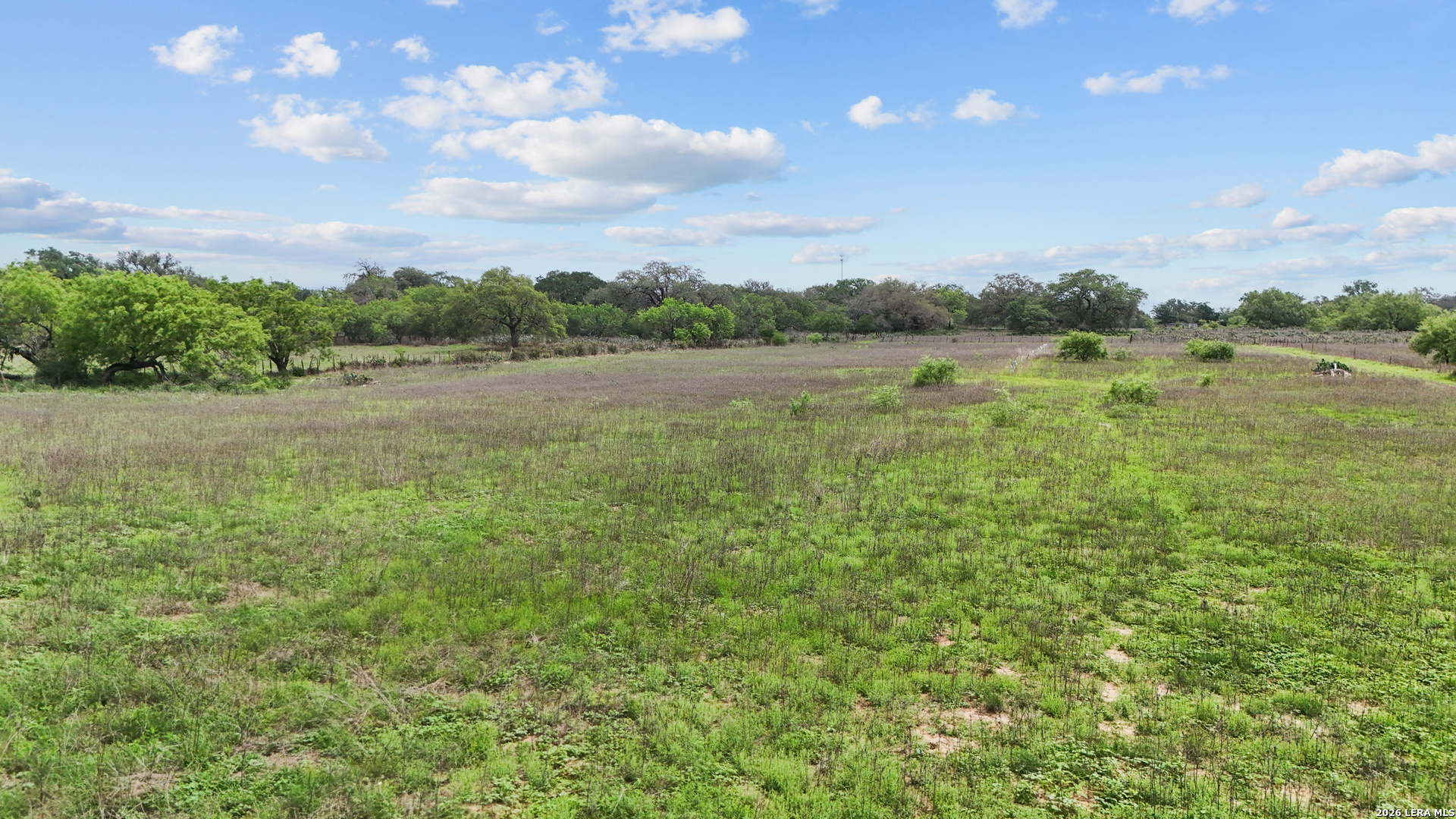 00 N Windy Knoll Devine TX 78016
