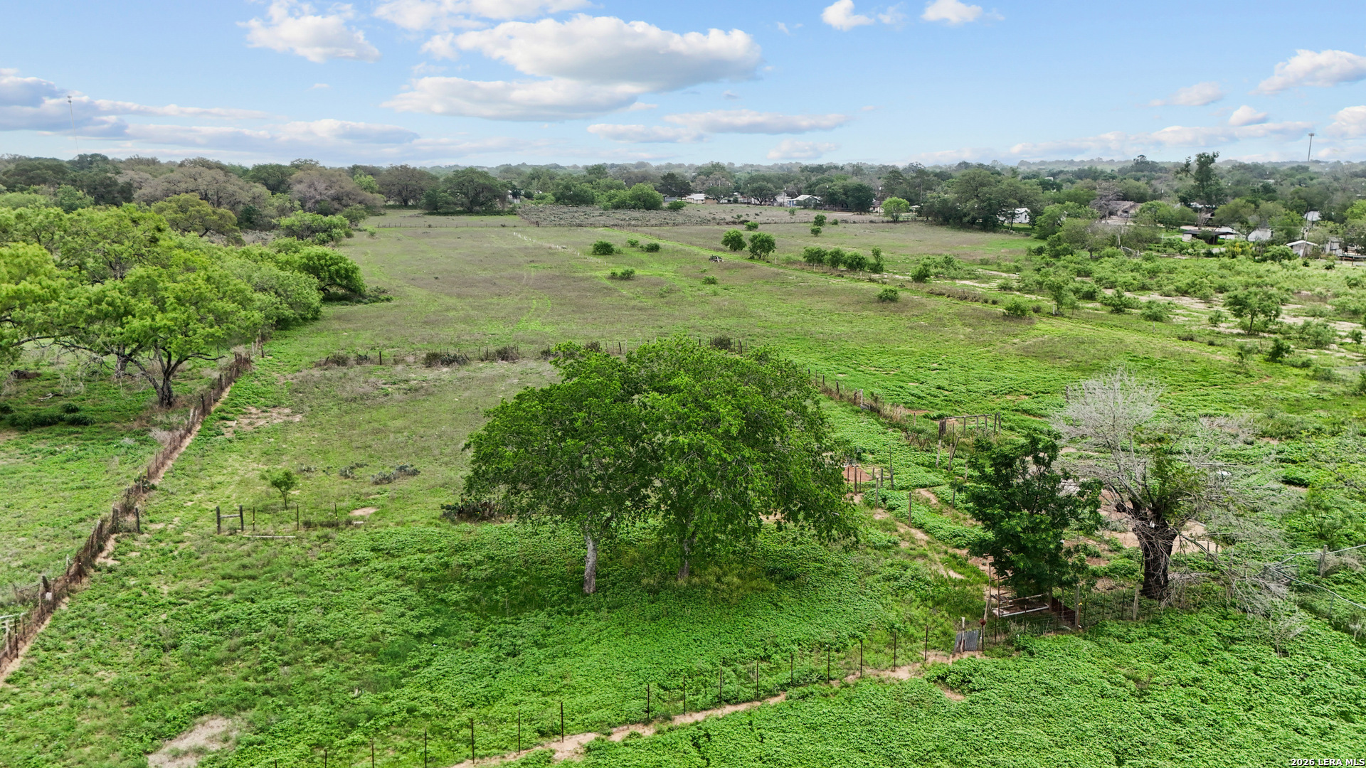 00 N Windy Knoll Devine TX 78016