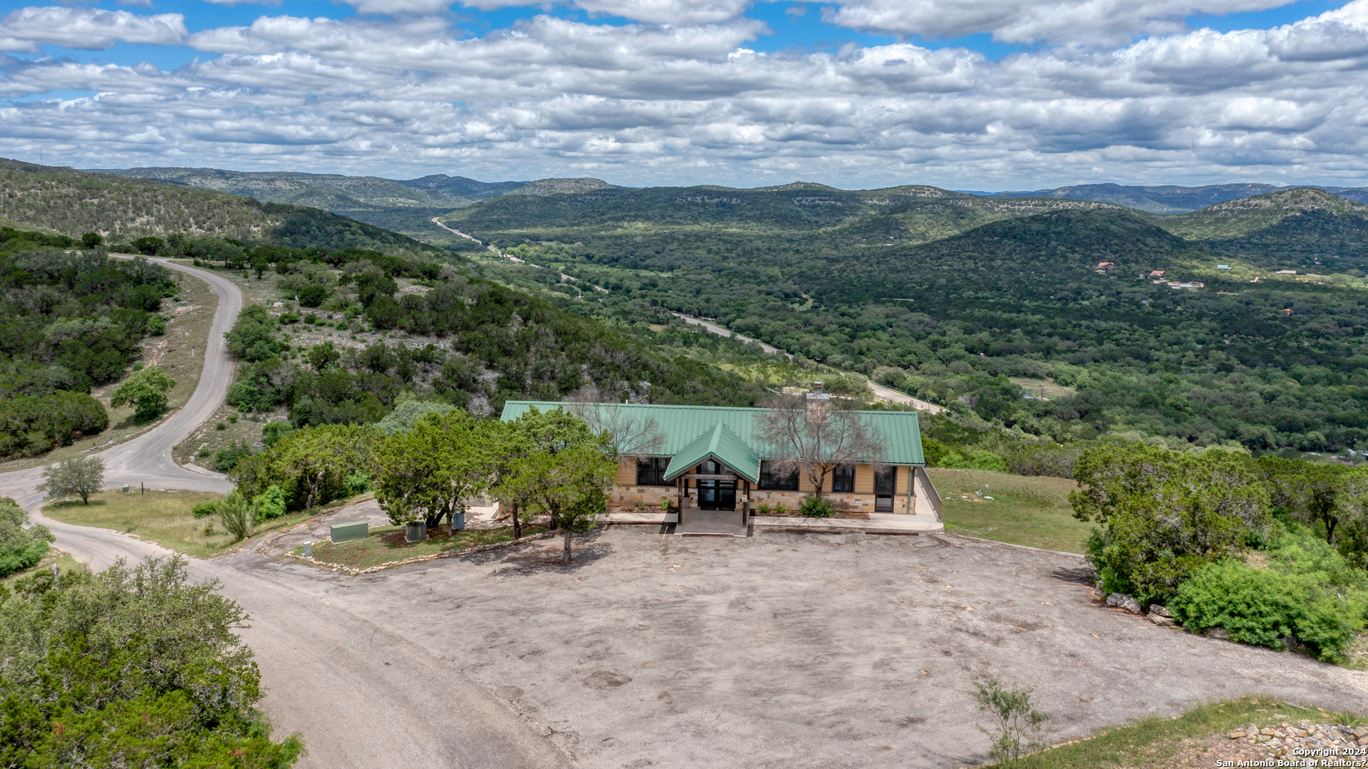 558 S Ridge Drive Concan TX 78838
